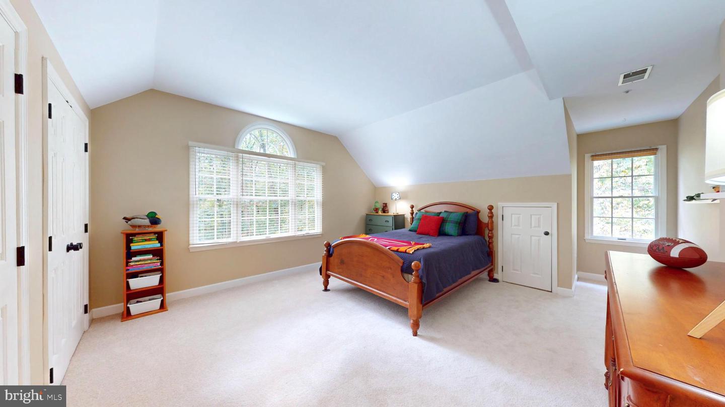 126 LAKE DR, STERLING, Virginia 20164, 4 Bedrooms Bedrooms, 9 Rooms Rooms,4 BathroomsBathrooms,Residential,For sale,126 LAKE DR,VALO2108016 MLS # VALO2108016