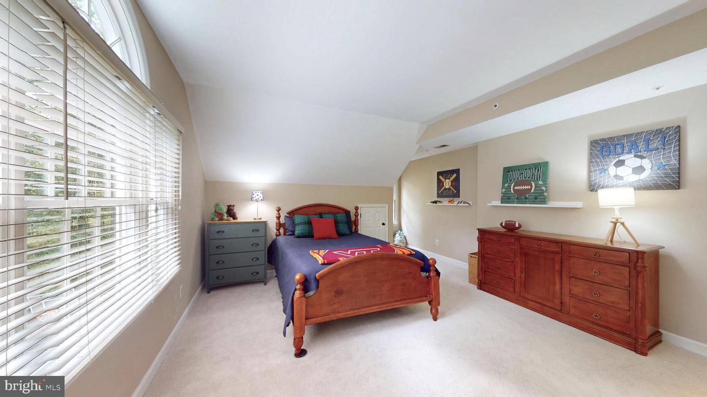 126 LAKE DR, STERLING, Virginia 20164, 4 Bedrooms Bedrooms, 9 Rooms Rooms,4 BathroomsBathrooms,Residential,For sale,126 LAKE DR,VALO2108016 MLS # VALO2108016