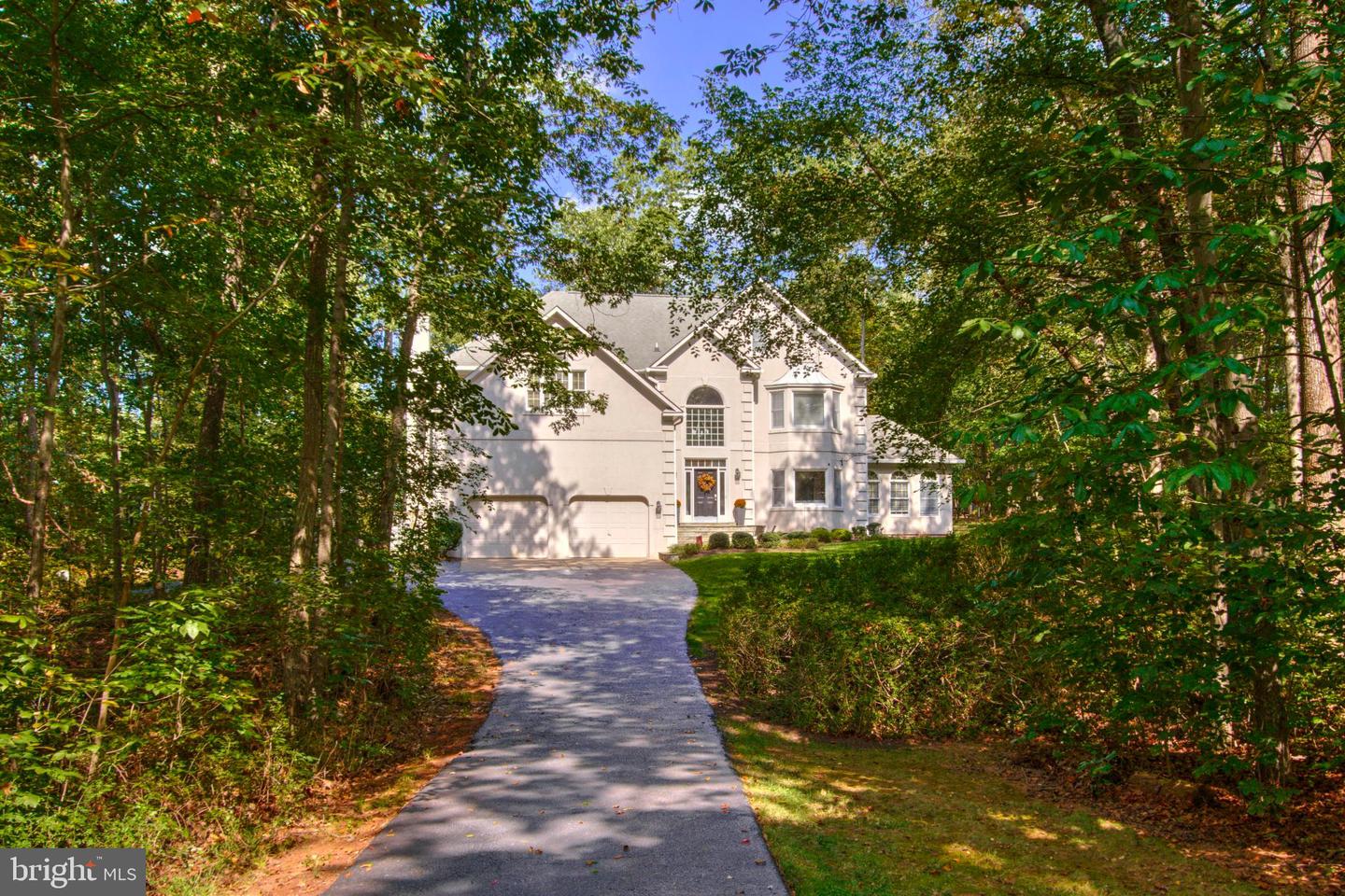 126 LAKE DR, STERLING, Virginia 20164, 4 Bedrooms Bedrooms, 9 Rooms Rooms,4 BathroomsBathrooms,Residential,For sale,126 LAKE DR,VALO2108016 MLS # VALO2108016