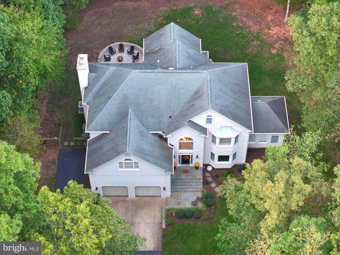 126 LAKE DR, STERLING, Virginia 20164, 4 Bedrooms Bedrooms, 9 Rooms Rooms,4 BathroomsBathrooms,Residential,For sale,126 LAKE DR,VALO2108016 MLS # VALO2108016