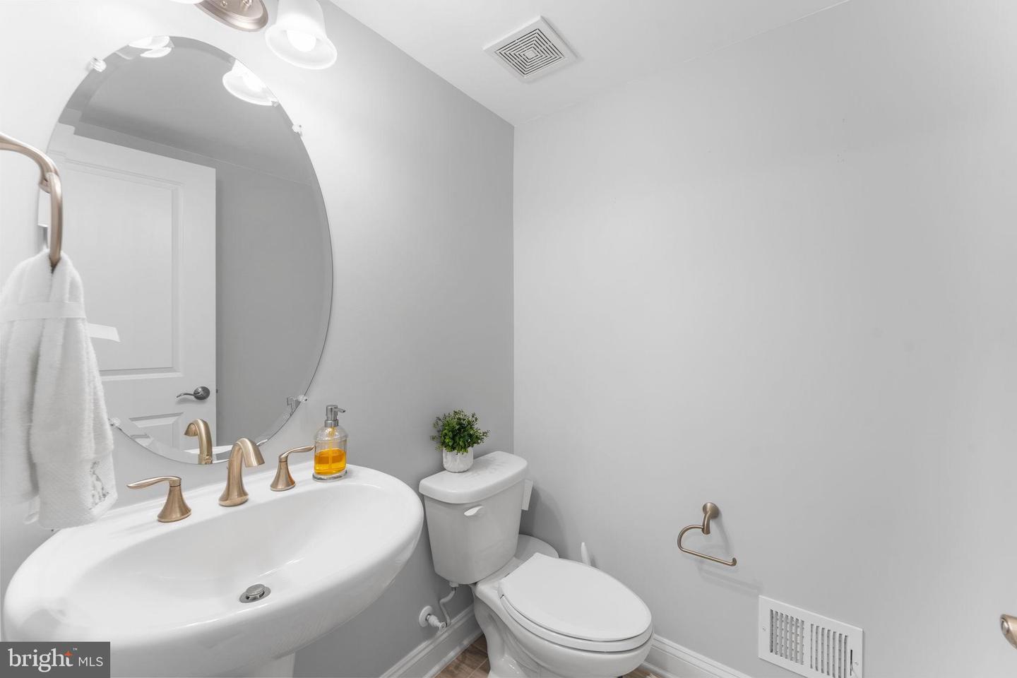 17372 REDSHANK RD, DUMFRIES, Virginia 22026, 4 Bedrooms Bedrooms, 10 Rooms Rooms,3 BathroomsBathrooms,Residential,For sale,17372 REDSHANK RD,VAPW2105212 MLS # VAPW2105212
