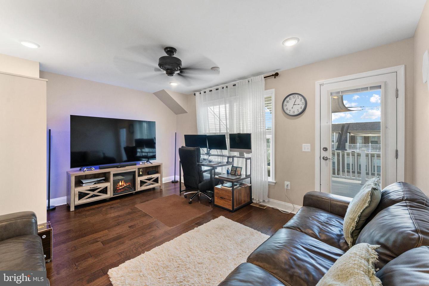17372 REDSHANK RD, DUMFRIES, Virginia 22026, 4 Bedrooms Bedrooms, 10 Rooms Rooms,3 BathroomsBathrooms,Residential,For sale,17372 REDSHANK RD,VAPW2105212 MLS # VAPW2105212