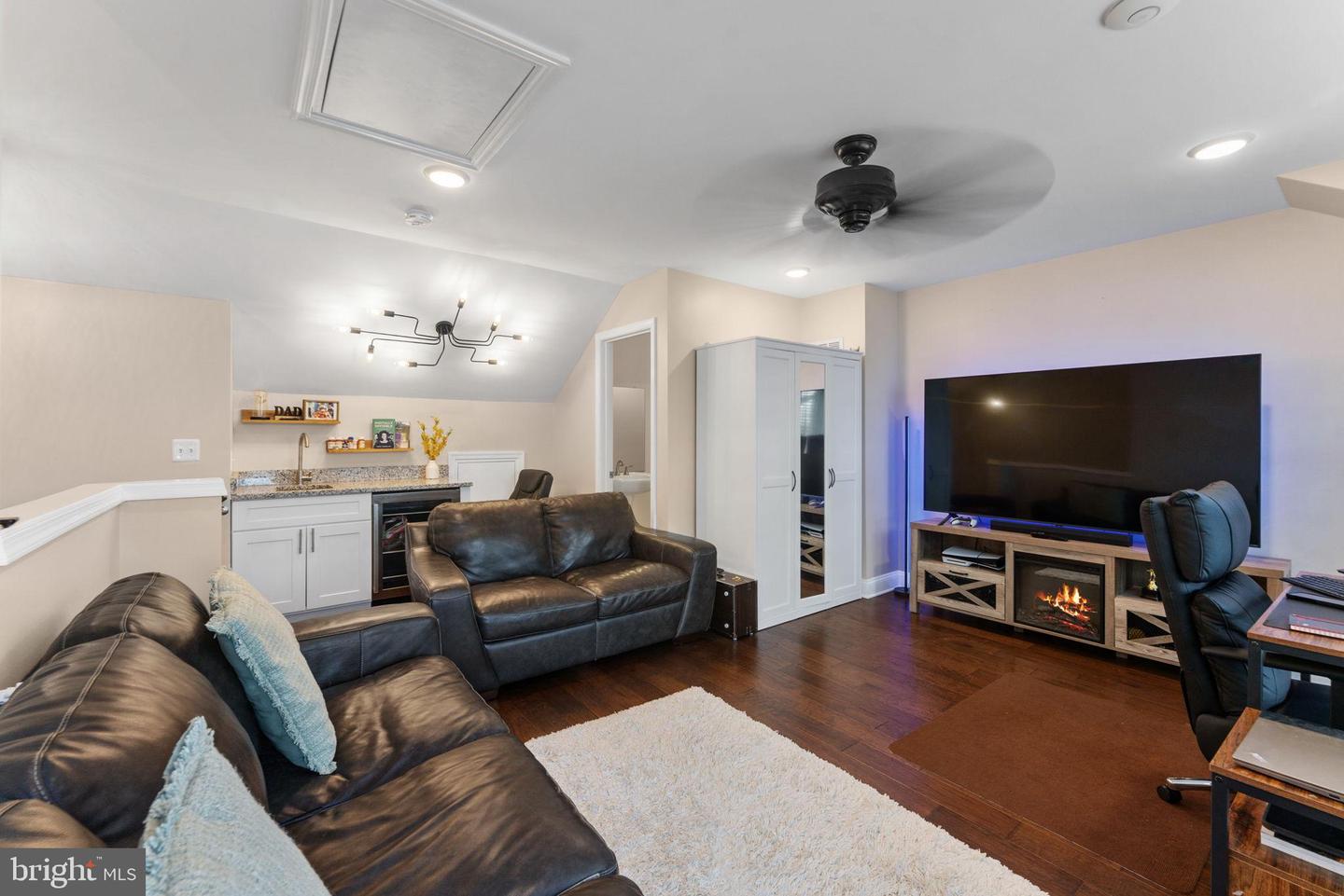 17372 REDSHANK RD, DUMFRIES, Virginia 22026, 4 Bedrooms Bedrooms, 10 Rooms Rooms,3 BathroomsBathrooms,Residential,For sale,17372 REDSHANK RD,VAPW2105212 MLS # VAPW2105212