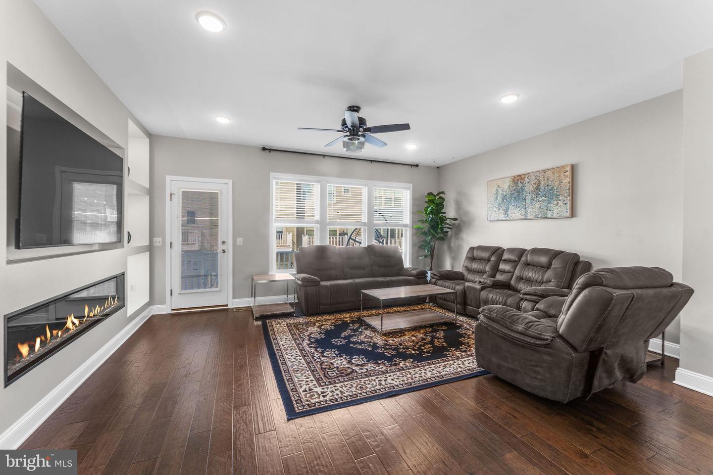 17372 REDSHANK RD, DUMFRIES, Virginia 22026, 4 Bedrooms Bedrooms, 10 Rooms Rooms,3 BathroomsBathrooms,Residential,For sale,17372 REDSHANK RD,VAPW2105212 MLS # VAPW2105212