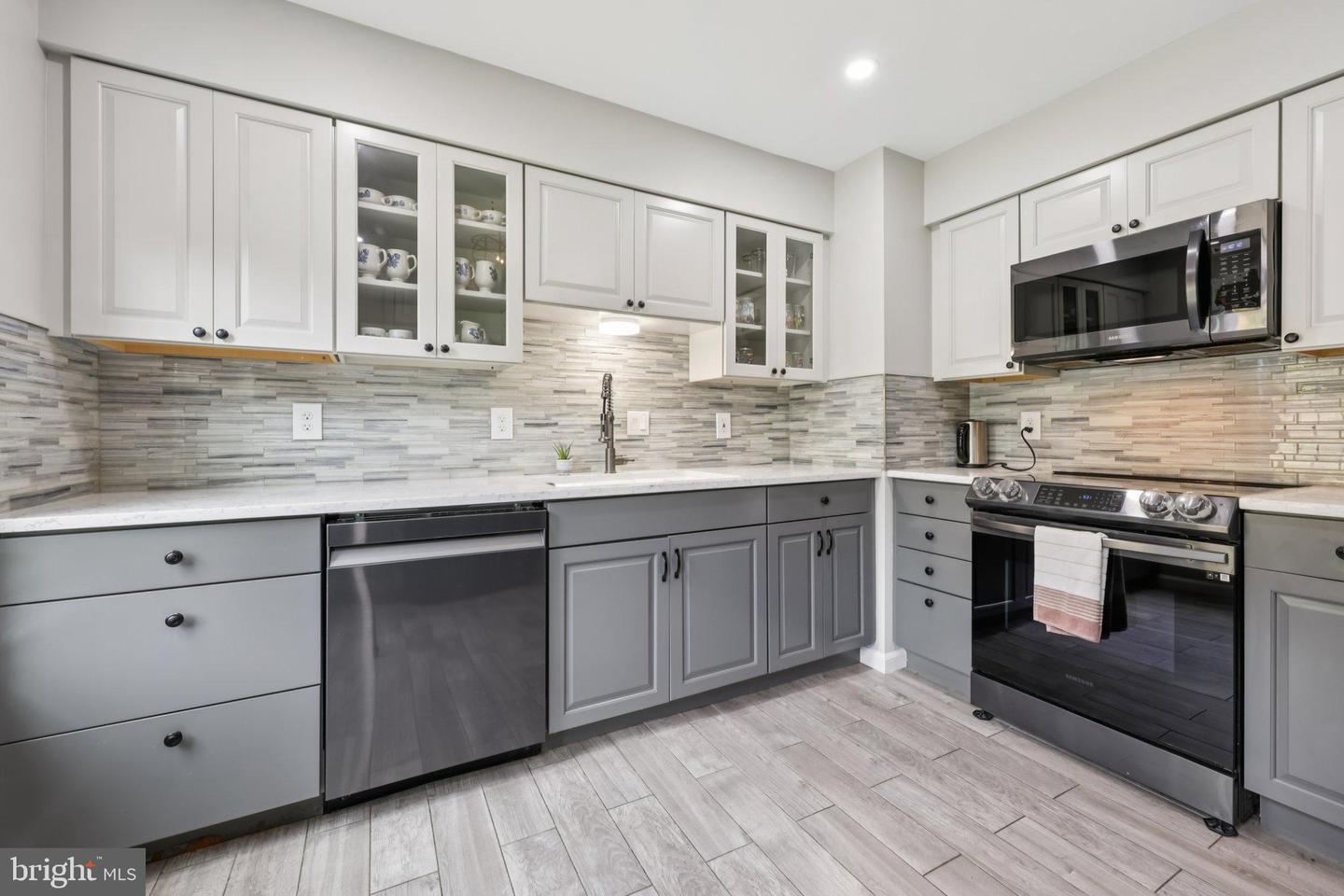11828 CRITTON CIR, WOODBRIDGE, Virginia 22192, 3 Bedrooms Bedrooms, 13 Rooms Rooms,3 BathroomsBathrooms,Residential,For sale,11828 CRITTON CIR,VAPW2105226 MLS # VAPW2105226