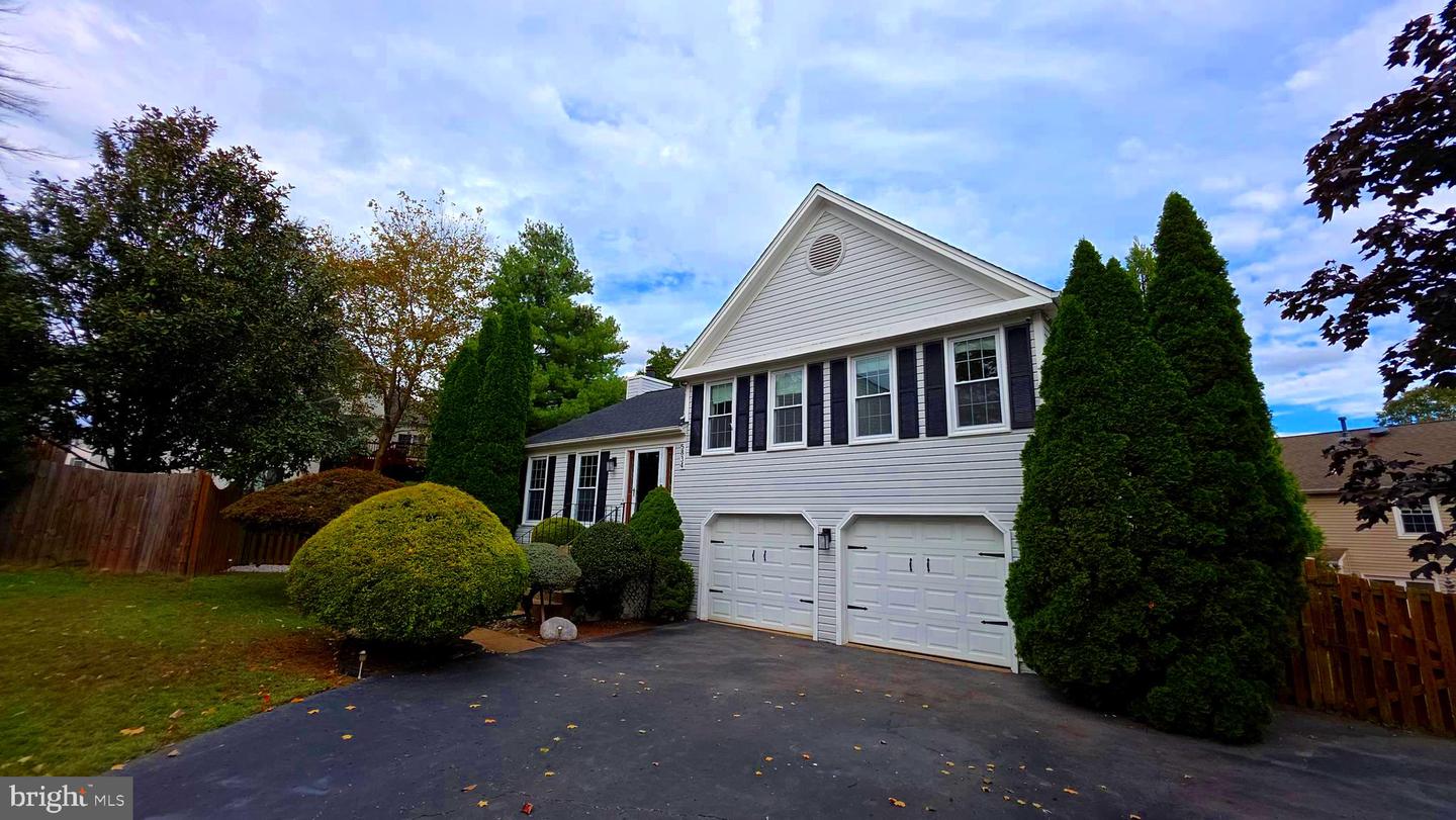 5834 STONE RIDGE DR, CENTREVILLE, Virginia 20120, 3 Bedrooms Bedrooms, 6 Rooms Rooms,2 BathroomsBathrooms,Residential,For sale,5834 STONE RIDGE DR,VAFX2270324 MLS # VAFX2270324