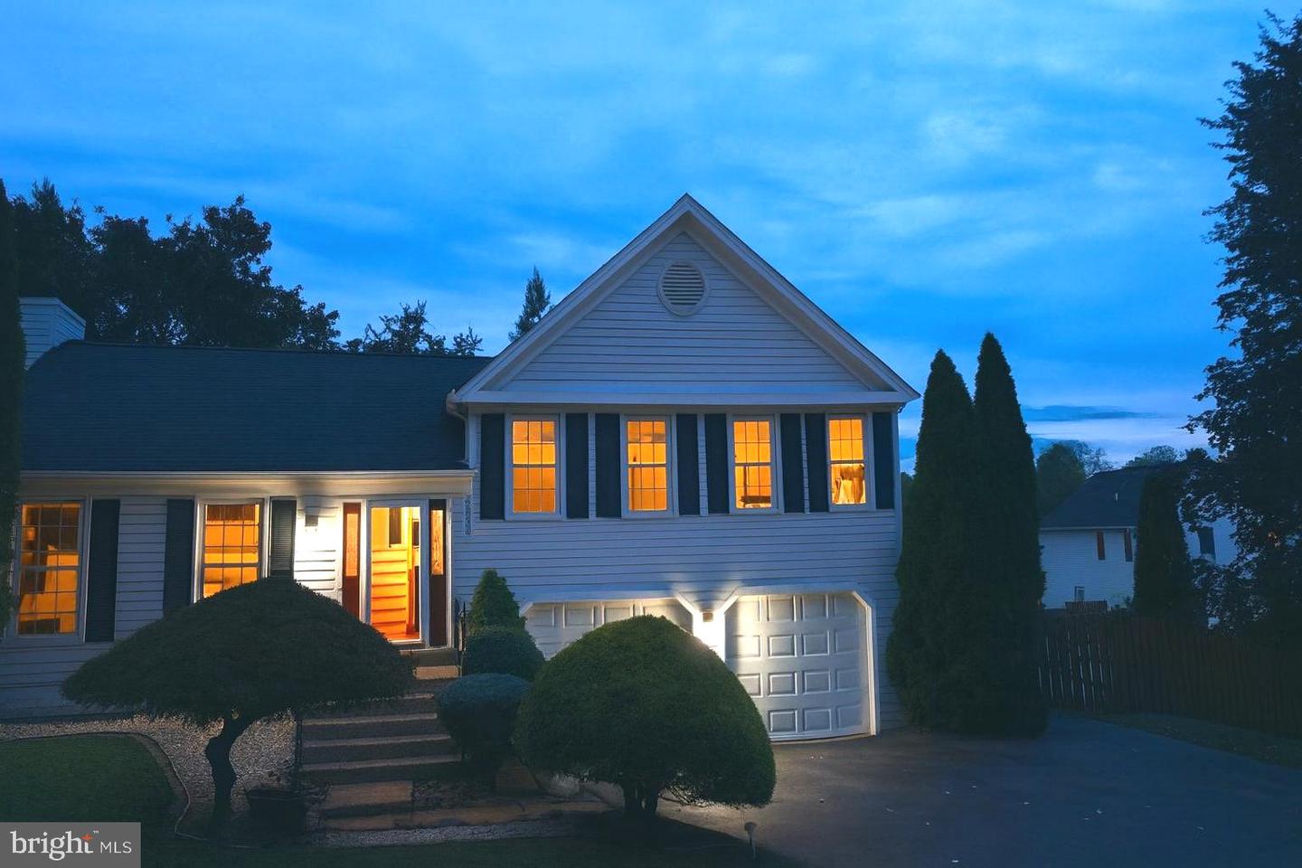 5834 STONE RIDGE DR, CENTREVILLE, Virginia 20120, 3 Bedrooms Bedrooms, 6 Rooms Rooms,2 BathroomsBathrooms,Residential,For sale,5834 STONE RIDGE DR,VAFX2270324 MLS # VAFX2270324