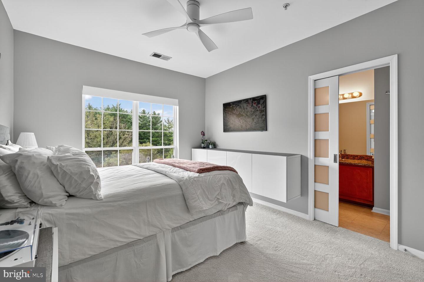 4862 EISENHOWER AVE #460, ALEXANDRIA, Virginia 22304, 1 Bedroom Bedrooms, ,1 BathroomBathrooms,Residential,For sale,4862 EISENHOWER AVE #460,VAAX2050434 MLS # VAAX2050434