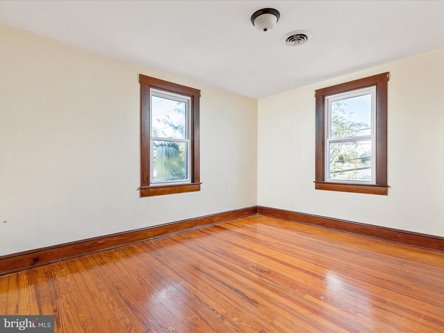 707 E CORK ST, WINCHESTER, Virginia 22601, 3 Bedrooms Bedrooms, ,2 BathroomsBathrooms,Residential,For sale,707 E CORK ST,VAWI2009160 MLS # VAWI2009160
