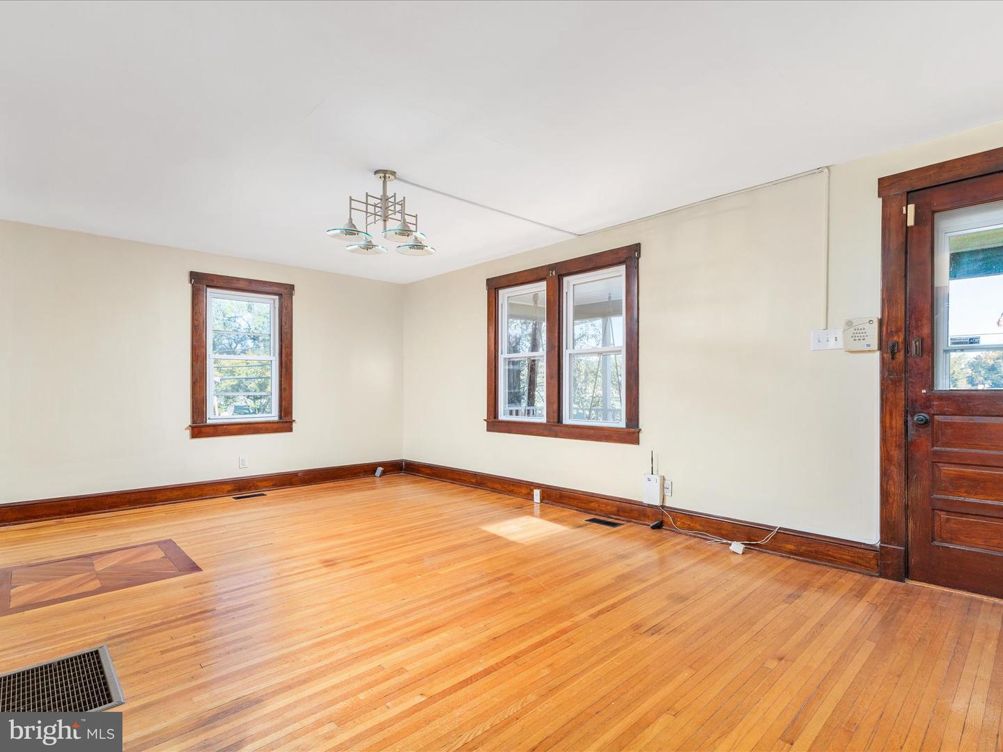 707 E CORK ST, WINCHESTER, Virginia 22601, 3 Bedrooms Bedrooms, ,2 BathroomsBathrooms,Residential,For sale,707 E CORK ST,VAWI2009160 MLS # VAWI2009160