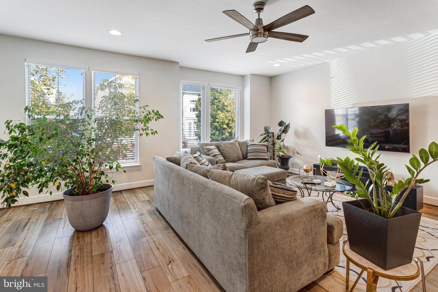 13717 COURSE VIEW WAY, WOODBRIDGE, Virginia 22191, 4 Bedrooms Bedrooms, ,3 BathroomsBathrooms,Residential,For sale,13717 COURSE VIEW WAY,VAPW2105294 MLS # VAPW2105294