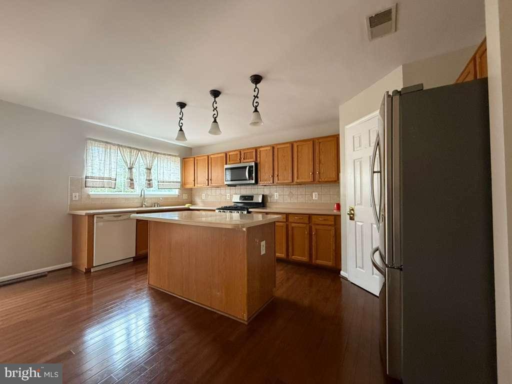 8312 WALLACE LN, MANASSAS, Virginia 20109, 4 Bedrooms Bedrooms, 10 Rooms Rooms,3 BathroomsBathrooms,Residential,For sale,8312 WALLACE LN,VAPW2105356 MLS # VAPW2105356