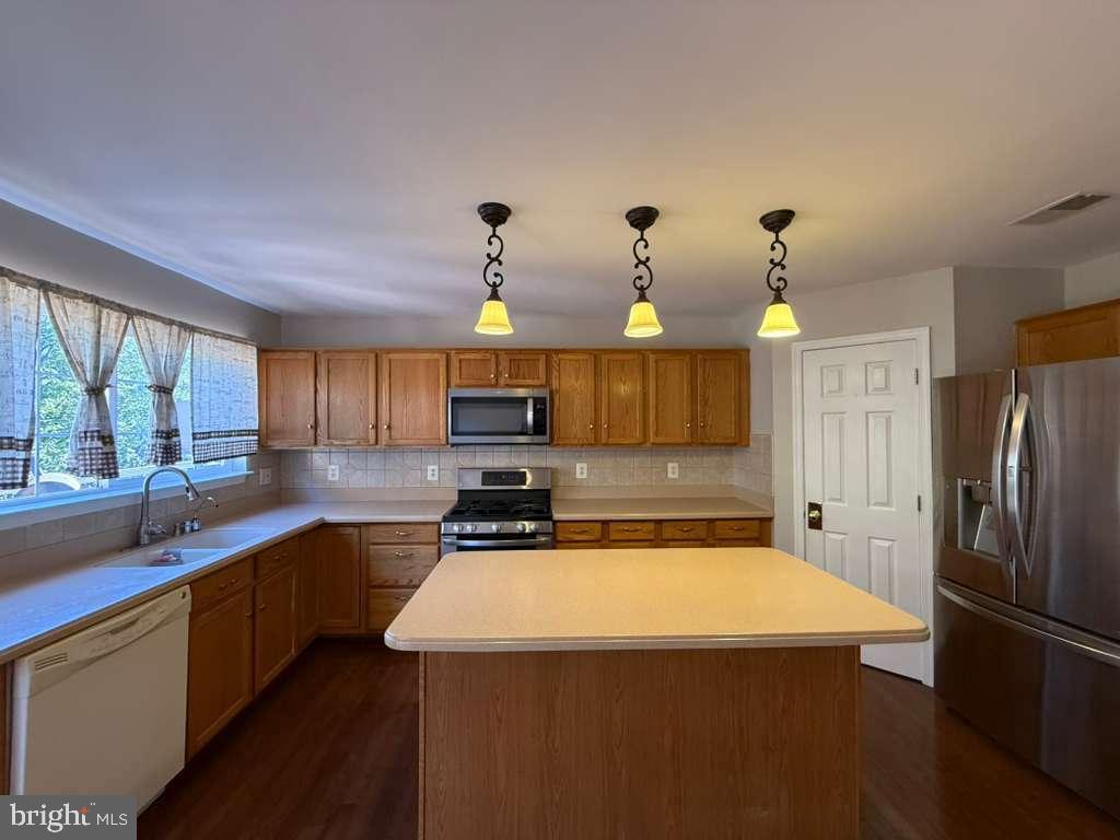 8312 WALLACE LN, MANASSAS, Virginia 20109, 4 Bedrooms Bedrooms, 10 Rooms Rooms,3 BathroomsBathrooms,Residential,For sale,8312 WALLACE LN,VAPW2105356 MLS # VAPW2105356