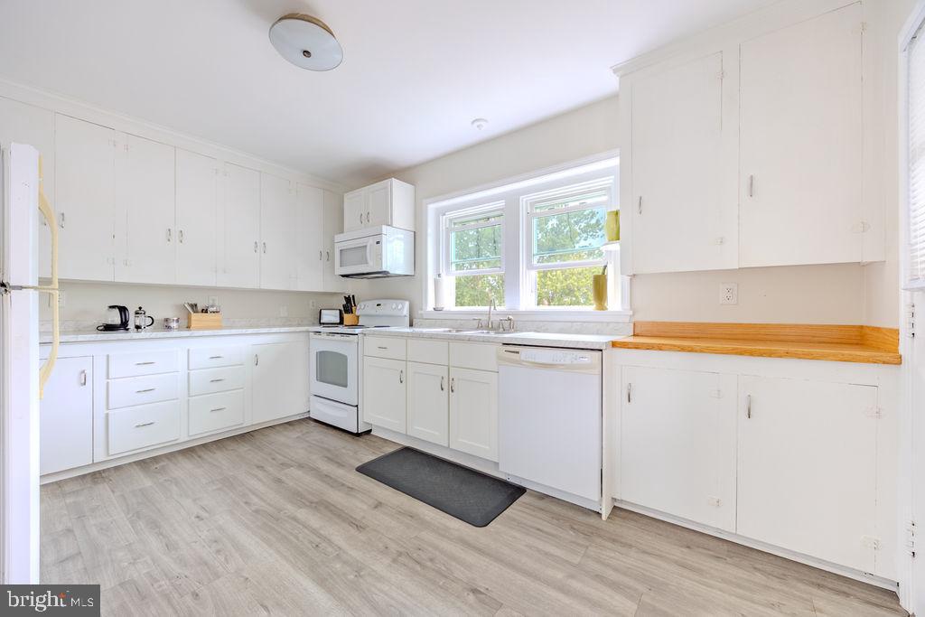 10-12 W CECIL ST, WINCHESTER, Virginia 22601, 4 Bedrooms Bedrooms, ,3 BathroomsBathrooms,Residential,For sale,10-12 W CECIL ST,VAWI2009186 MLS # VAWI2009186