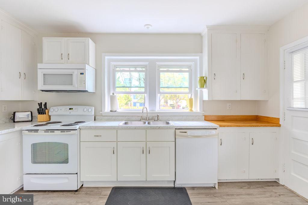 10-12 W CECIL ST, WINCHESTER, Virginia 22601, 4 Bedrooms Bedrooms, ,3 BathroomsBathrooms,Residential,For sale,10-12 W CECIL ST,VAWI2009186 MLS # VAWI2009186