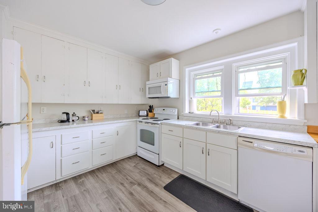 10-12 W CECIL ST, WINCHESTER, Virginia 22601, 4 Bedrooms Bedrooms, ,3 BathroomsBathrooms,Residential,For sale,10-12 W CECIL ST,VAWI2009186 MLS # VAWI2009186