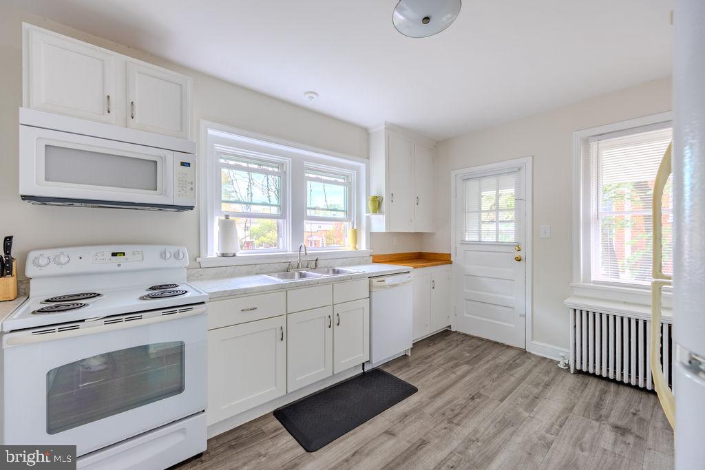 10-12 W CECIL ST, WINCHESTER, Virginia 22601, 4 Bedrooms Bedrooms, ,3 BathroomsBathrooms,Residential,For sale,10-12 W CECIL ST,VAWI2009186 MLS # VAWI2009186