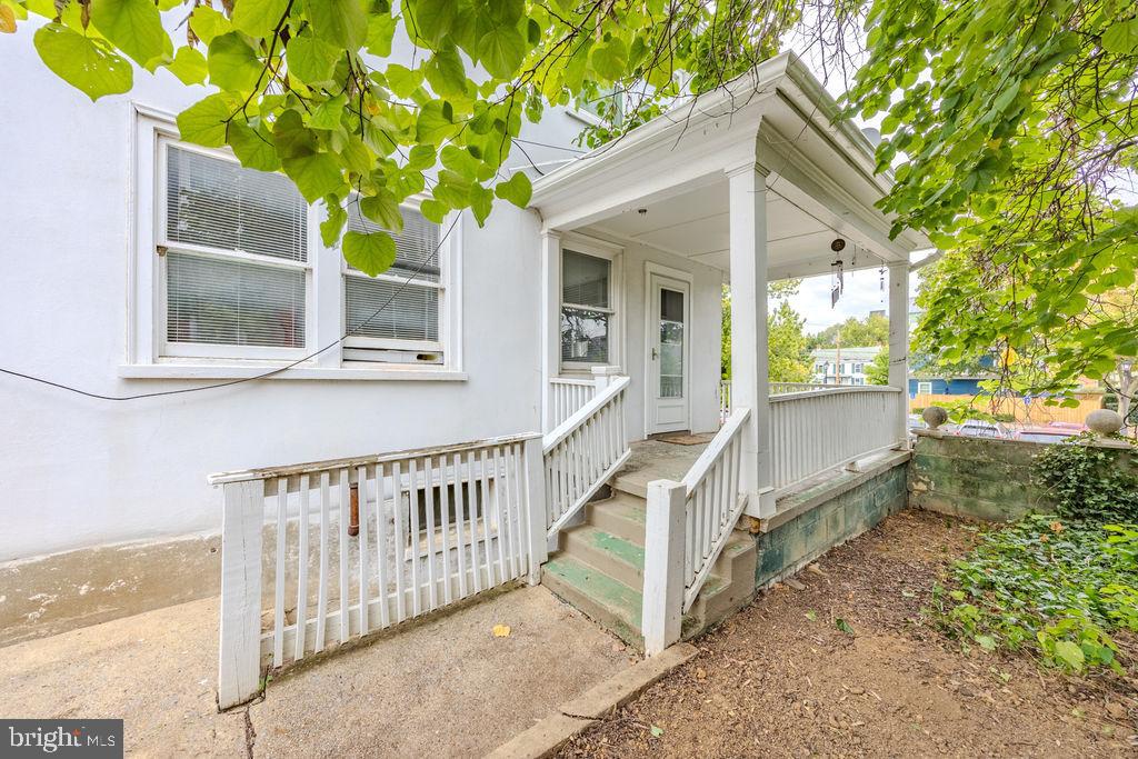 10-12 W CECIL ST, WINCHESTER, Virginia 22601, 4 Bedrooms Bedrooms, ,3 BathroomsBathrooms,Residential,For sale,10-12 W CECIL ST,VAWI2009186 MLS # VAWI2009186