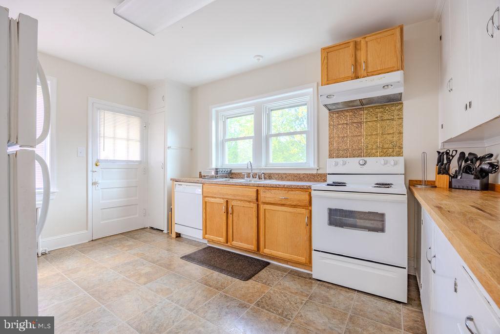10-12 W CECIL ST, WINCHESTER, Virginia 22601, 4 Bedrooms Bedrooms, ,3 BathroomsBathrooms,Residential,For sale,10-12 W CECIL ST,VAWI2009186 MLS # VAWI2009186