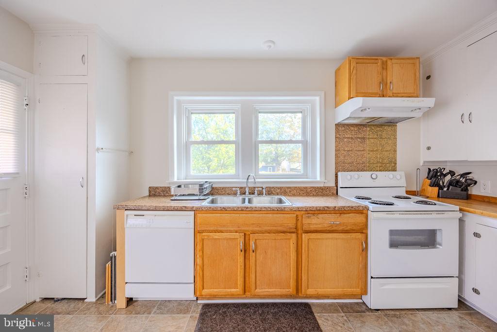 10-12 W CECIL ST, WINCHESTER, Virginia 22601, 4 Bedrooms Bedrooms, ,3 BathroomsBathrooms,Residential,For sale,10-12 W CECIL ST,VAWI2009186 MLS # VAWI2009186