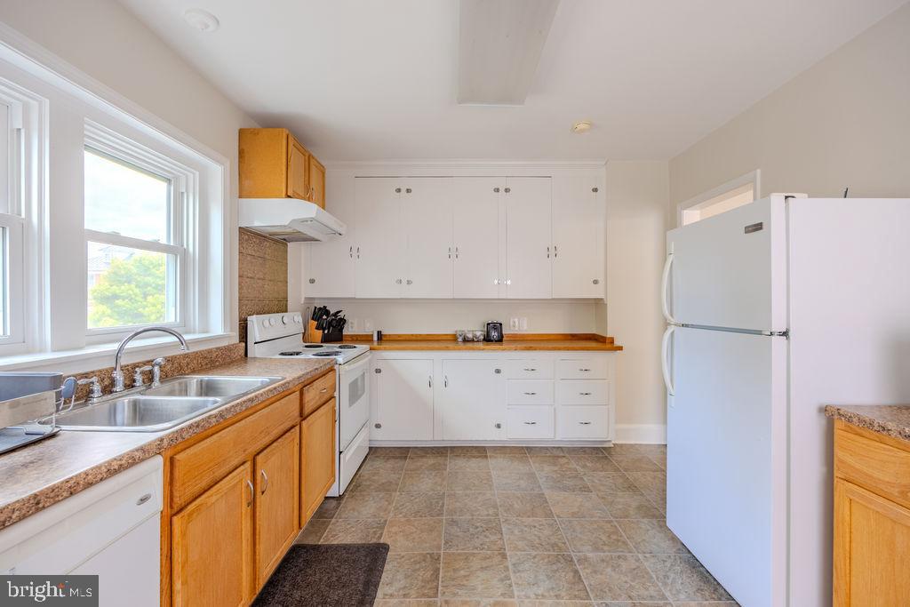 10-12 W CECIL ST, WINCHESTER, Virginia 22601, 4 Bedrooms Bedrooms, ,3 BathroomsBathrooms,Residential,For sale,10-12 W CECIL ST,VAWI2009186 MLS # VAWI2009186