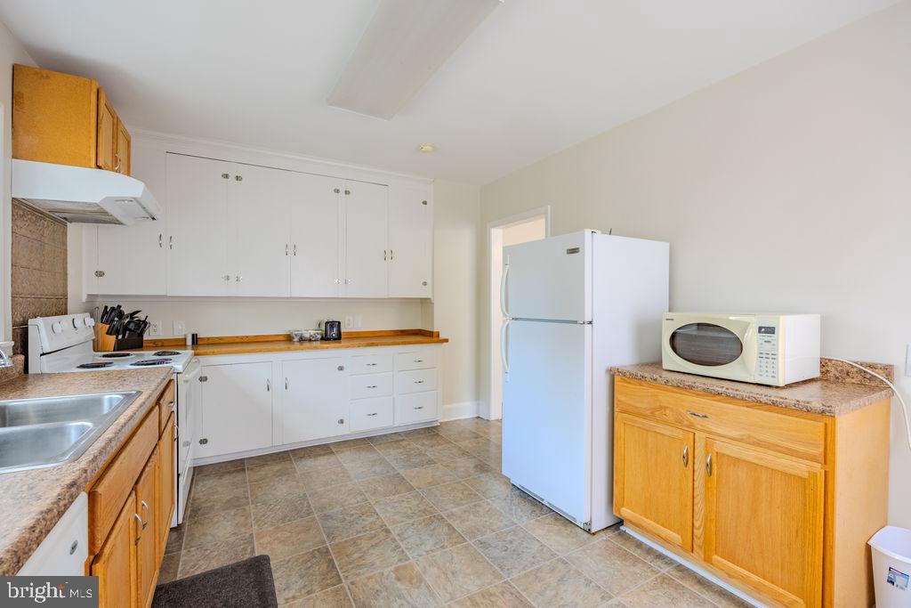 10-12 W CECIL ST, WINCHESTER, Virginia 22601, 4 Bedrooms Bedrooms, ,3 BathroomsBathrooms,Residential,For sale,10-12 W CECIL ST,VAWI2009186 MLS # VAWI2009186