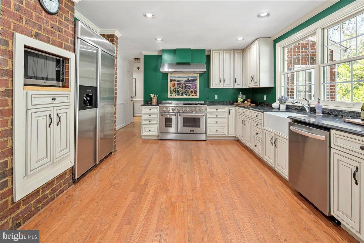 7308 BLUE DAN LN, CLIFTON, Virginia 20124, 7 Bedrooms Bedrooms, ,6 BathroomsBathrooms,Residential,For sale,7308 BLUE DAN LN,VAFX2272694 MLS # VAFX2272694