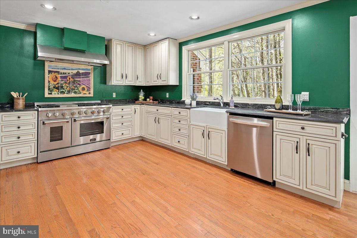 7308 BLUE DAN LN, CLIFTON, Virginia 20124, 7 Bedrooms Bedrooms, ,6 BathroomsBathrooms,Residential,For sale,7308 BLUE DAN LN,VAFX2272694 MLS # VAFX2272694