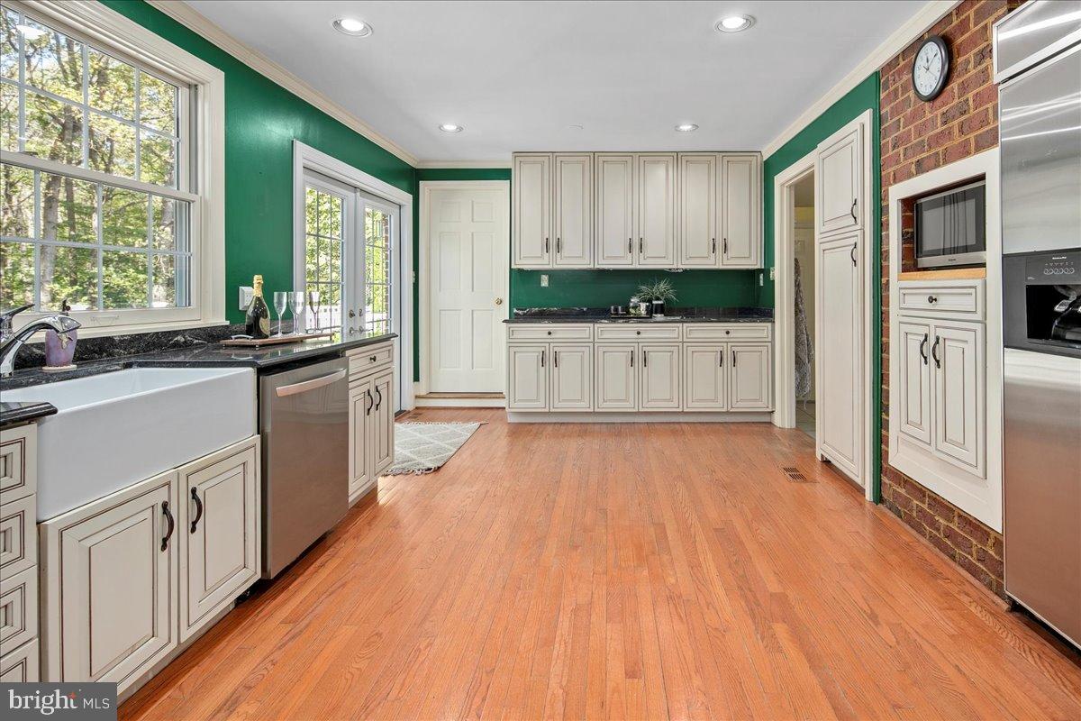 7308 BLUE DAN LN, CLIFTON, Virginia 20124, 7 Bedrooms Bedrooms, ,6 BathroomsBathrooms,Residential,For sale,7308 BLUE DAN LN,VAFX2272694 MLS # VAFX2272694