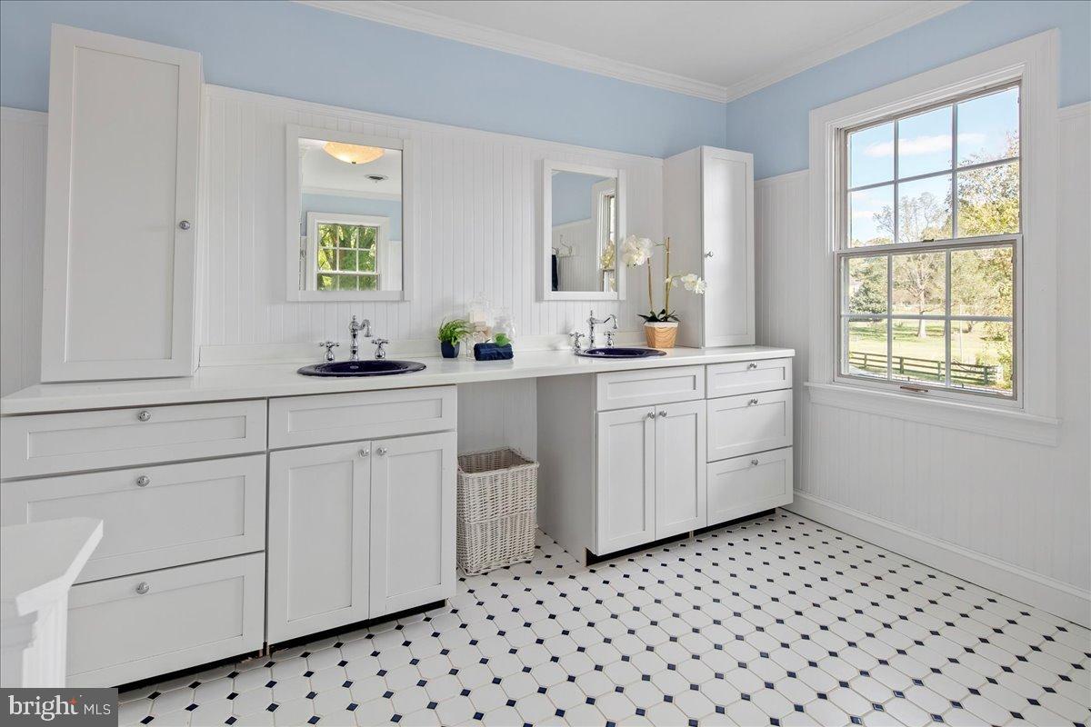 7308 BLUE DAN LN, CLIFTON, Virginia 20124, 7 Bedrooms Bedrooms, ,6 BathroomsBathrooms,Residential,For sale,7308 BLUE DAN LN,VAFX2272694 MLS # VAFX2272694