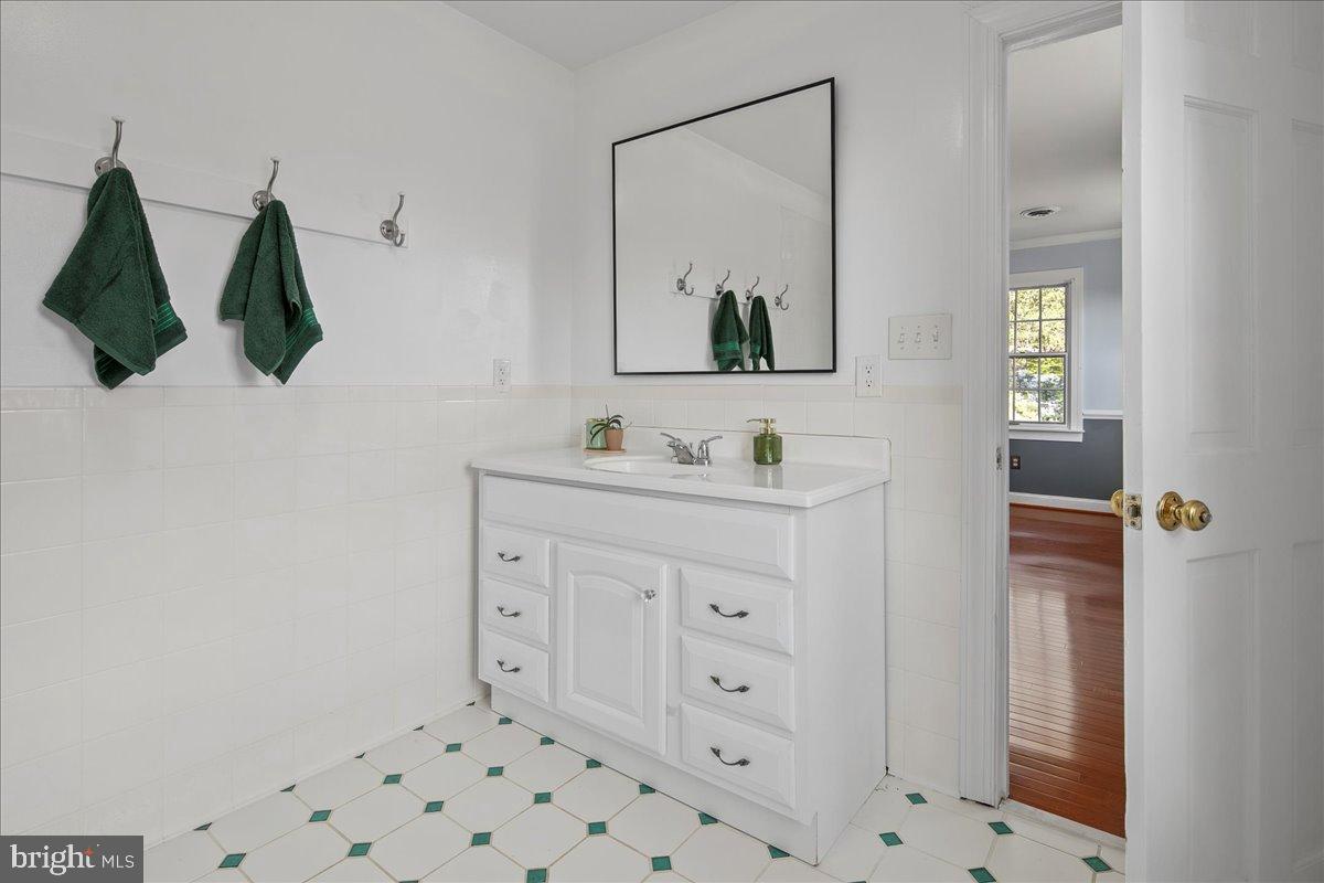 7308 BLUE DAN LN, CLIFTON, Virginia 20124, 7 Bedrooms Bedrooms, ,6 BathroomsBathrooms,Residential,For sale,7308 BLUE DAN LN,VAFX2272694 MLS # VAFX2272694
