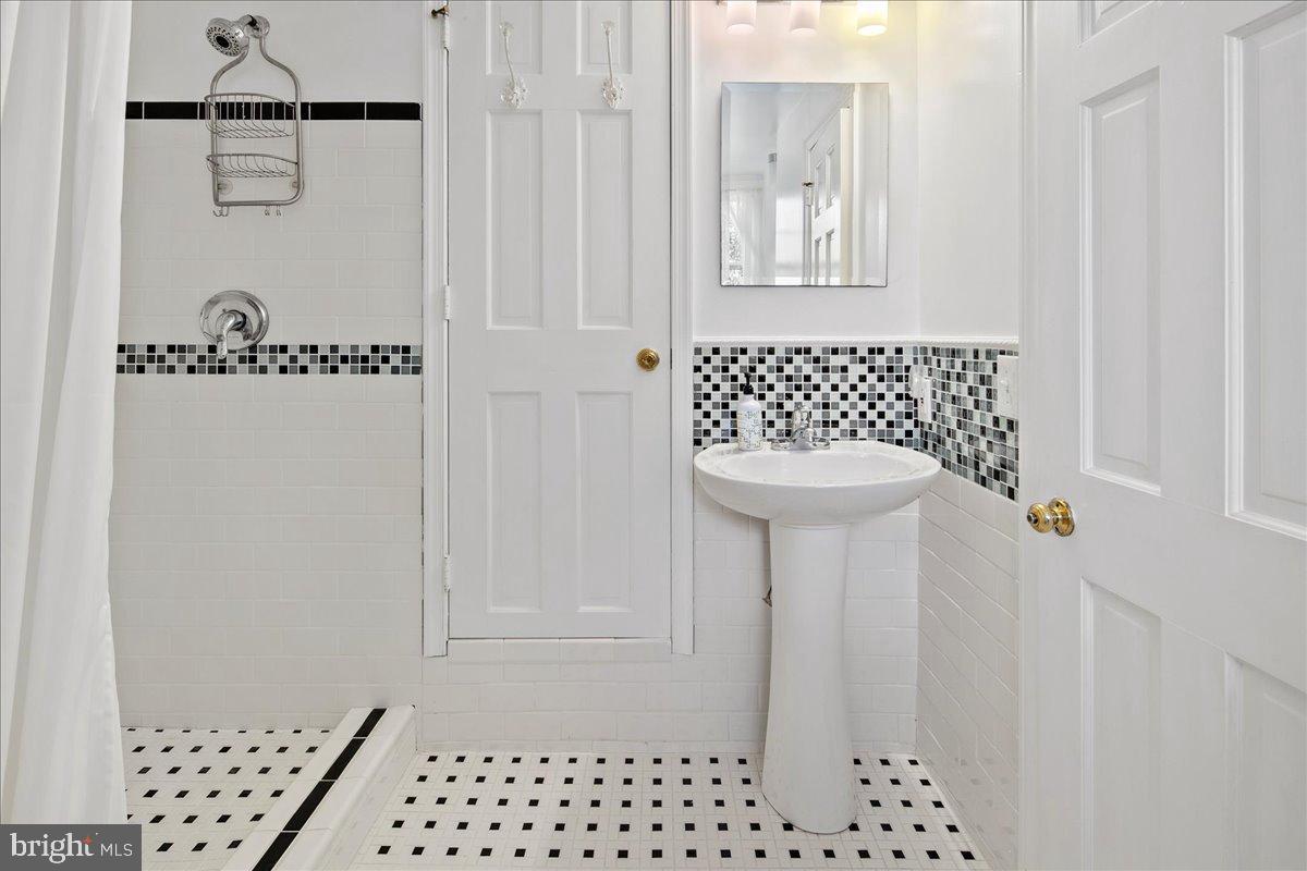 7308 BLUE DAN LN, CLIFTON, Virginia 20124, 7 Bedrooms Bedrooms, ,6 BathroomsBathrooms,Residential,For sale,7308 BLUE DAN LN,VAFX2272694 MLS # VAFX2272694