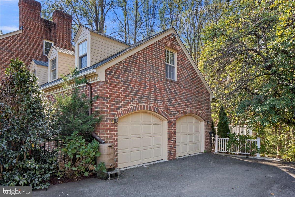 7308 BLUE DAN LN, CLIFTON, Virginia 20124, 7 Bedrooms Bedrooms, ,6 BathroomsBathrooms,Residential,For sale,7308 BLUE DAN LN,VAFX2272694 MLS # VAFX2272694