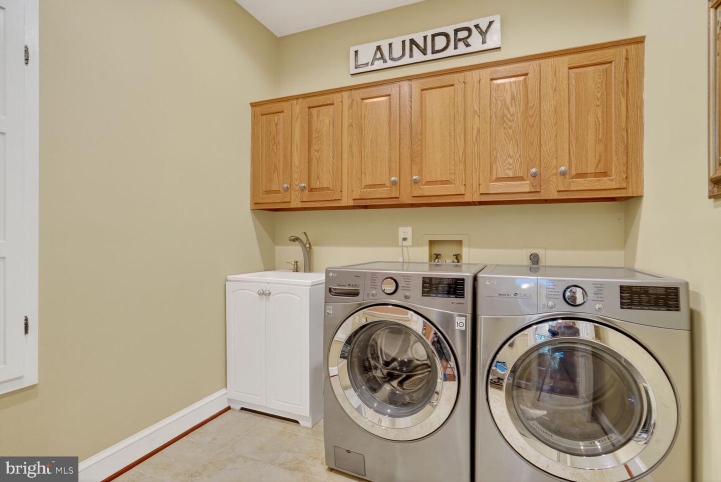 6705 CEDAR VIEW CT, CLIFTON, Virginia 20124, 6 Bedrooms Bedrooms, ,3 BathroomsBathrooms,Residential,For sale,6705 CEDAR VIEW CT,VAFX2272702 MLS # VAFX2272702