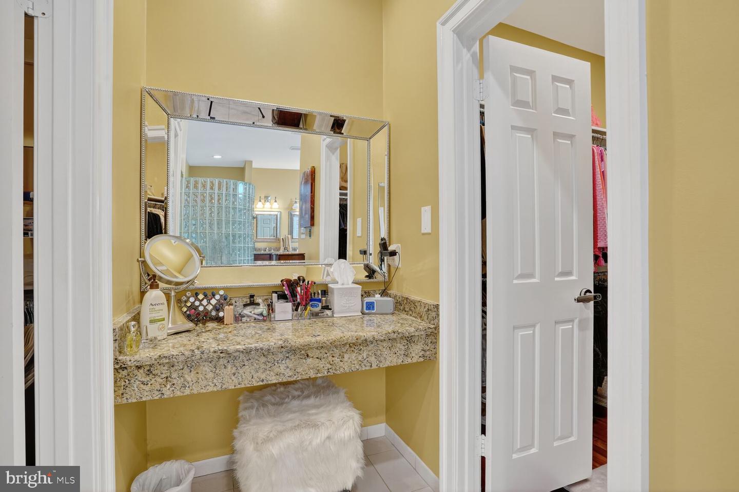 6705 CEDAR VIEW CT, CLIFTON, Virginia 20124, 6 Bedrooms Bedrooms, ,3 BathroomsBathrooms,Residential,For sale,6705 CEDAR VIEW CT,VAFX2272702 MLS # VAFX2272702