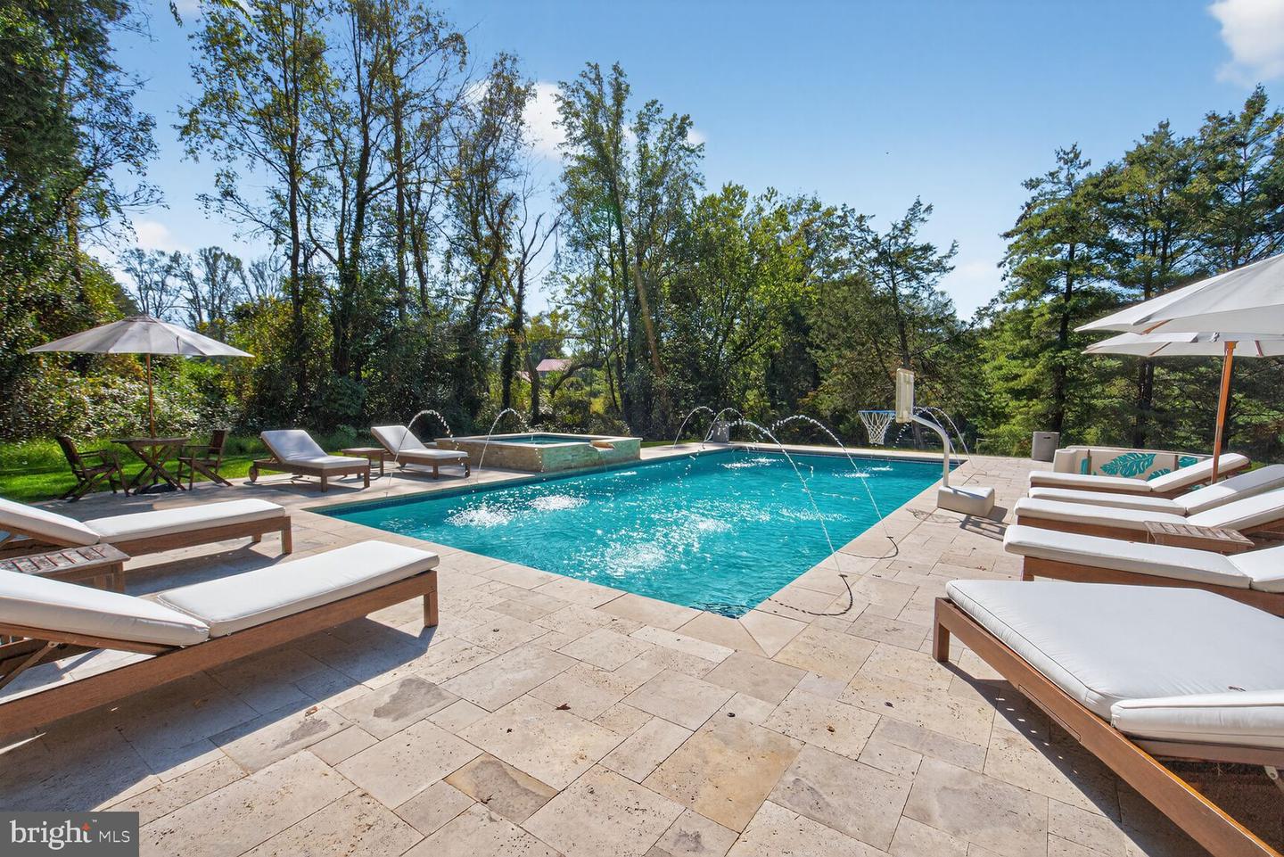 6705 CEDAR VIEW CT, CLIFTON, Virginia 20124, 6 Bedrooms Bedrooms, ,3 BathroomsBathrooms,Residential,For sale,6705 CEDAR VIEW CT,VAFX2272702 MLS # VAFX2272702