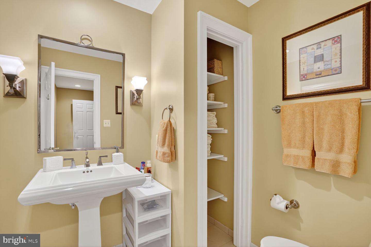6705 CEDAR VIEW CT, CLIFTON, Virginia 20124, 6 Bedrooms Bedrooms, ,3 BathroomsBathrooms,Residential,For sale,6705 CEDAR VIEW CT,VAFX2272702 MLS # VAFX2272702