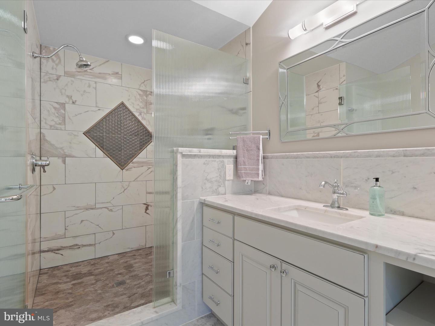 12848 REDBIRD RDG, CLIFTON, Virginia 20124, 5 Bedrooms Bedrooms, ,4 BathroomsBathrooms,Residential,For sale,12848 REDBIRD RDG,VAFX2272730 MLS # VAFX2272730