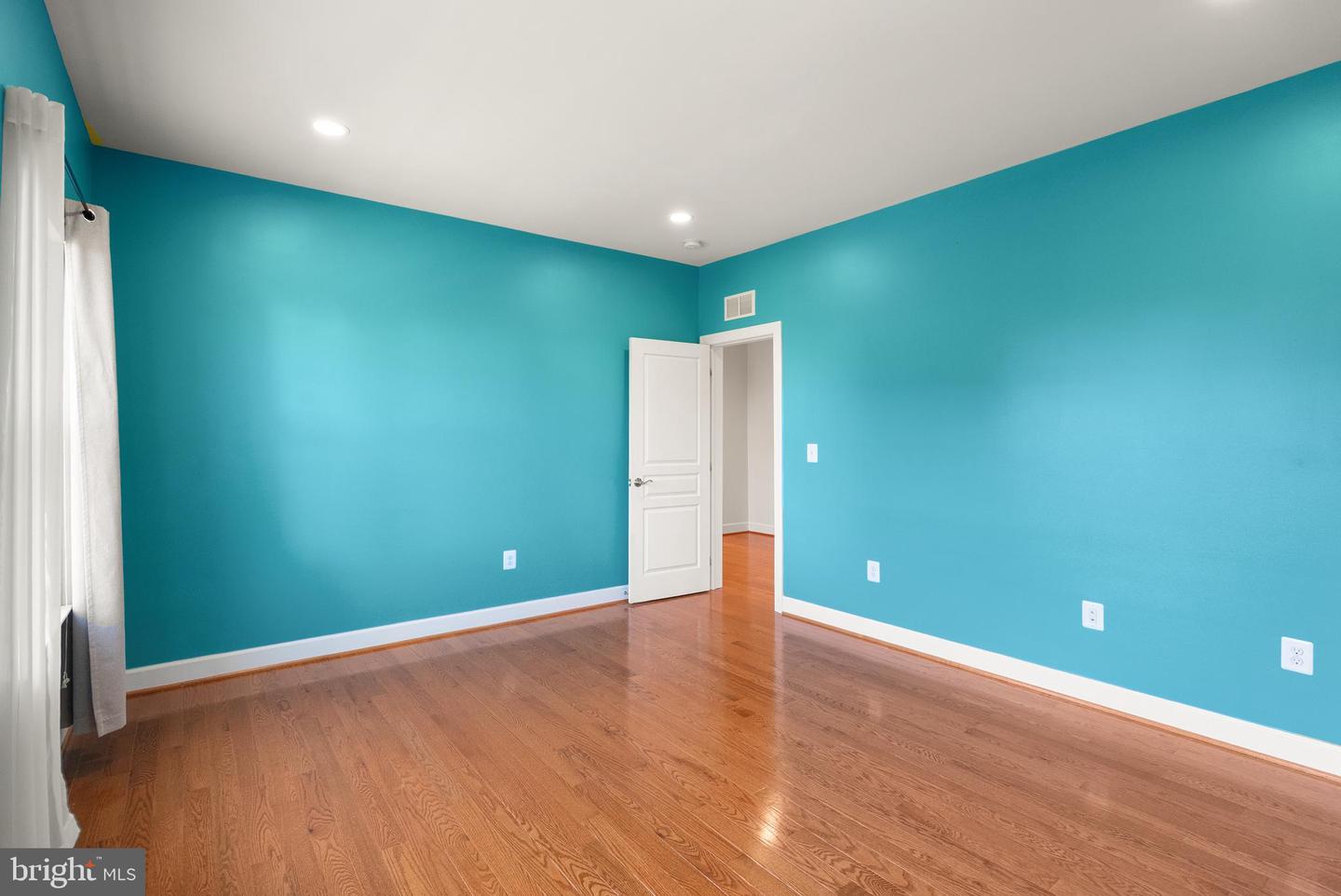 5666 SPRIGGS MEADOW DR, WOODBRIDGE, Virginia 22193, 5 Bedrooms Bedrooms, ,4 BathroomsBathrooms,Residential,For sale,5666 SPRIGGS MEADOW DR,VAPW2105400 MLS # VAPW2105400