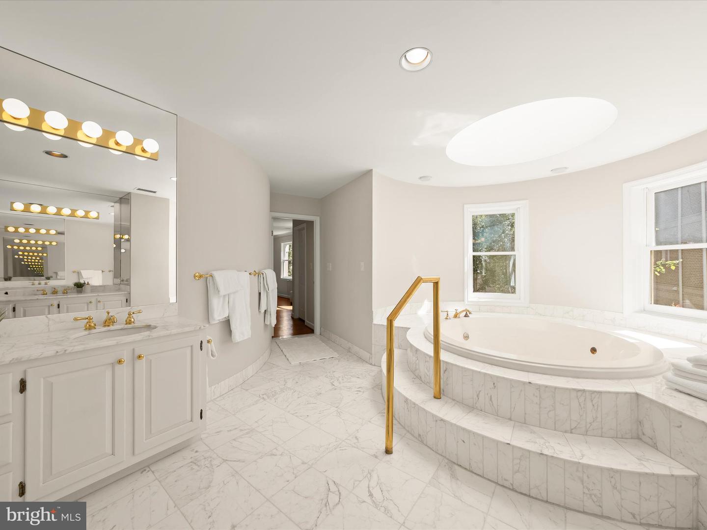 4700 FOXHALL CRES NW, WASHINGTON, District Of Columbia 20007, 4 Bedrooms Bedrooms, ,4 BathroomsBathrooms,Residential,For sale,4700 FOXHALL CRES NW,DCDC2225796 MLS # DCDC2225796