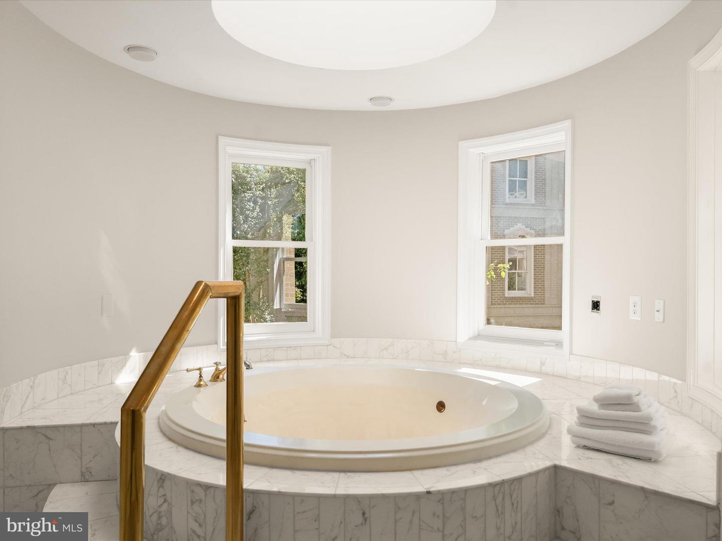 4700 FOXHALL CRES NW, WASHINGTON, District Of Columbia 20007, 4 Bedrooms Bedrooms, ,4 BathroomsBathrooms,Residential,For sale,4700 FOXHALL CRES NW,DCDC2225796 MLS # DCDC2225796