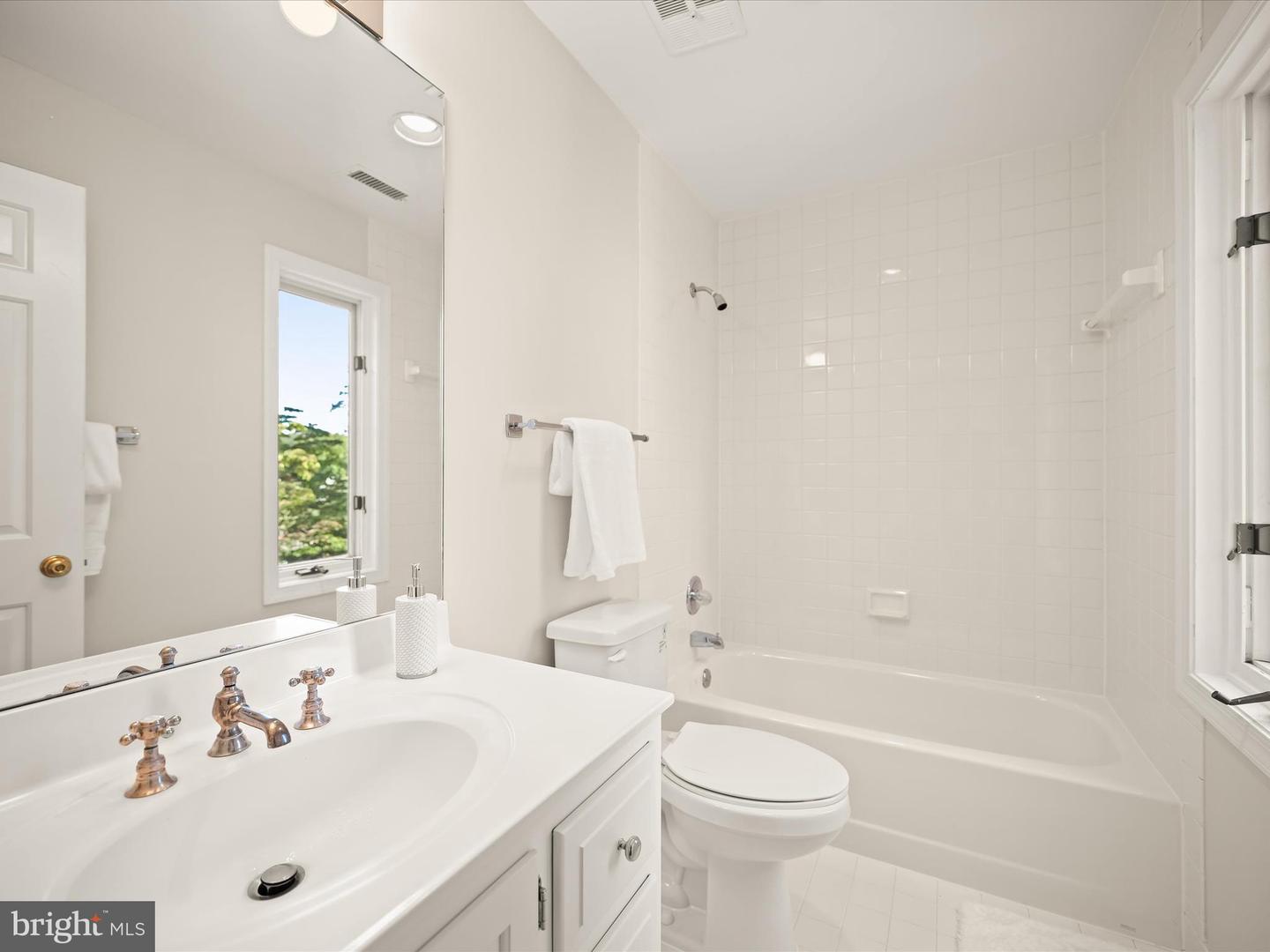 4700 FOXHALL CRES NW, WASHINGTON, District Of Columbia 20007, 4 Bedrooms Bedrooms, ,4 BathroomsBathrooms,Residential,For sale,4700 FOXHALL CRES NW,DCDC2225796 MLS # DCDC2225796