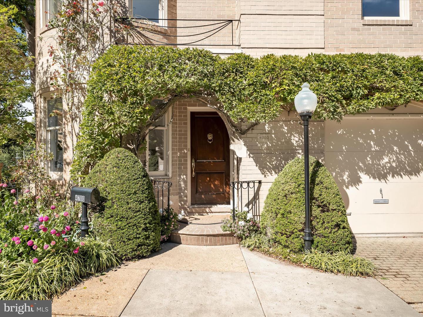 4700 FOXHALL CRES NW, WASHINGTON, District Of Columbia 20007, 4 Bedrooms Bedrooms, ,4 BathroomsBathrooms,Residential,For sale,4700 FOXHALL CRES NW,DCDC2225796 MLS # DCDC2225796