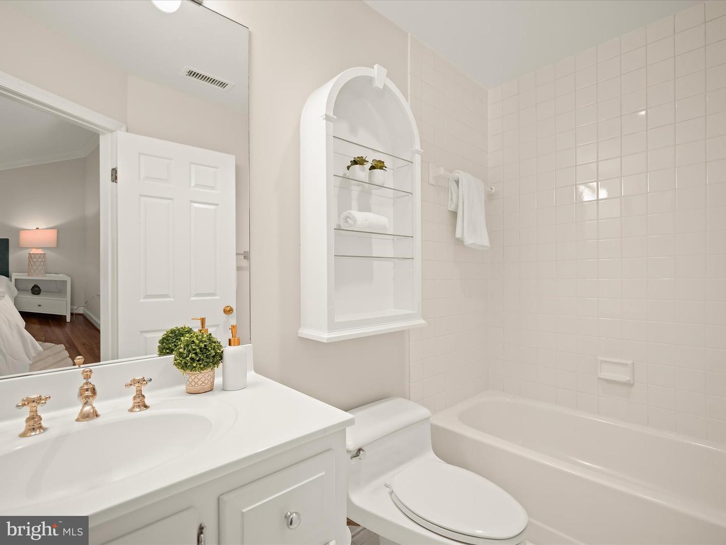 4700 FOXHALL CRES NW, WASHINGTON, District Of Columbia 20007, 4 Bedrooms Bedrooms, ,4 BathroomsBathrooms,Residential,For sale,4700 FOXHALL CRES NW,DCDC2225796 MLS # DCDC2225796