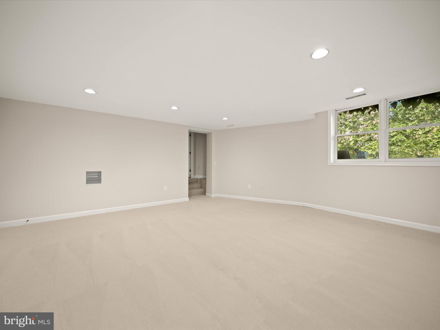 4700 FOXHALL CRES NW, WASHINGTON, District Of Columbia 20007, 4 Bedrooms Bedrooms, ,4 BathroomsBathrooms,Residential,For sale,4700 FOXHALL CRES NW,DCDC2225796 MLS # DCDC2225796