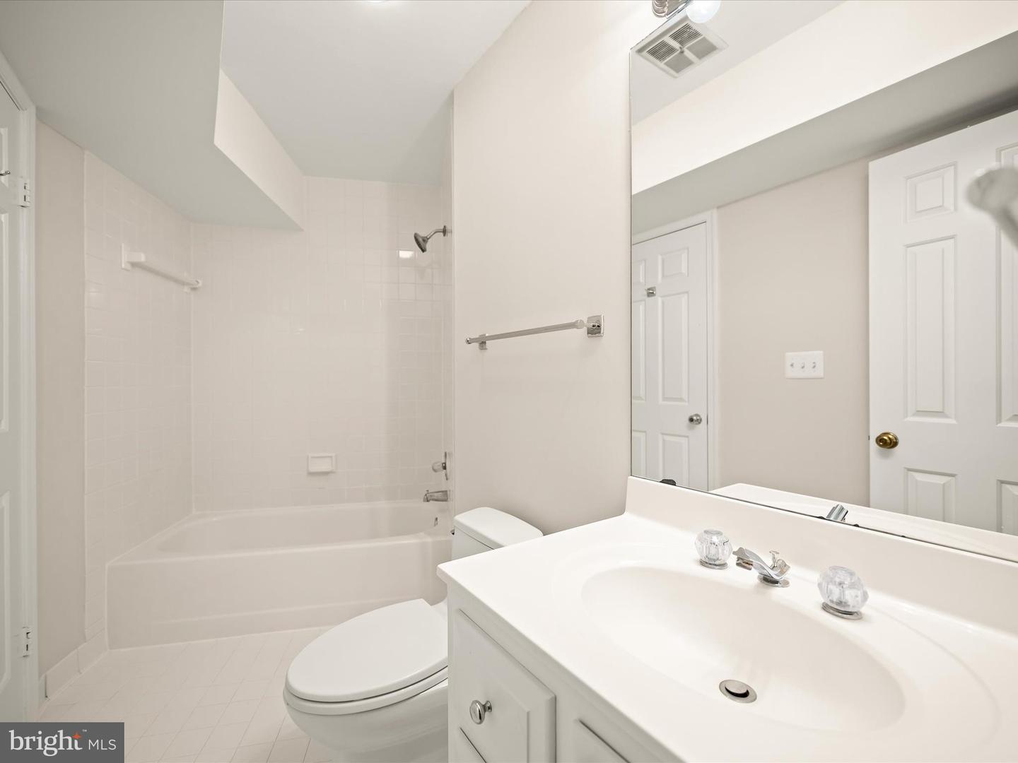 4700 FOXHALL CRES NW, WASHINGTON, District Of Columbia 20007, 4 Bedrooms Bedrooms, ,4 BathroomsBathrooms,Residential,For sale,4700 FOXHALL CRES NW,DCDC2225796 MLS # DCDC2225796