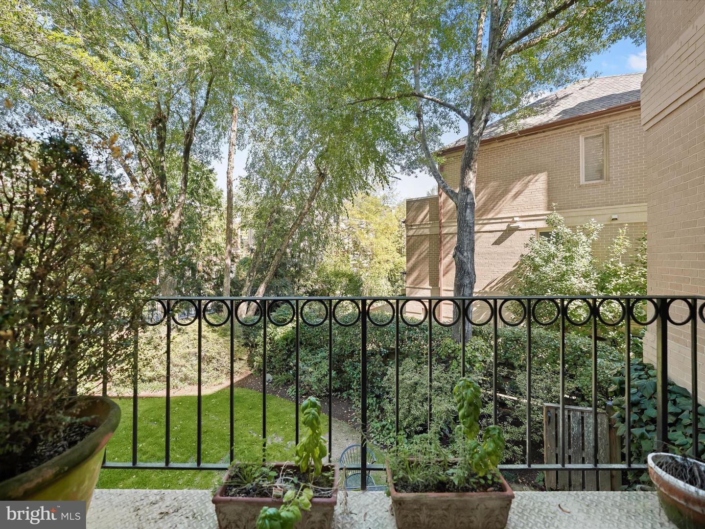 4700 FOXHALL CRES NW, WASHINGTON, District Of Columbia 20007, 4 Bedrooms Bedrooms, ,4 BathroomsBathrooms,Residential,For sale,4700 FOXHALL CRES NW,DCDC2225796 MLS # DCDC2225796