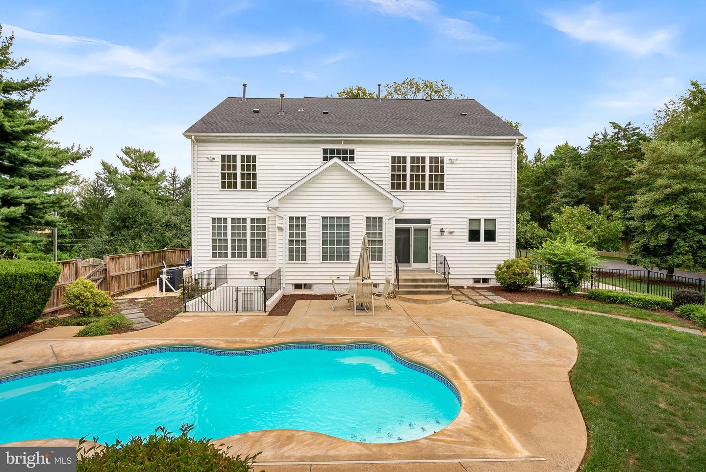 10 CROUCH ST, STERLING, Virginia 20165, 5 Bedrooms Bedrooms, ,4 BathroomsBathrooms,Residential,For sale,10 CROUCH ST,VALO2108384 MLS # VALO2108384