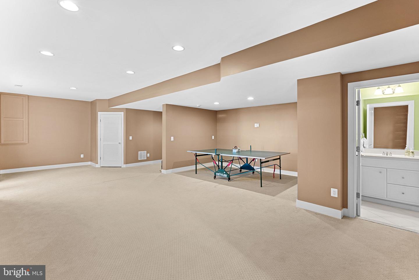 10 CROUCH ST, STERLING, Virginia 20165, 5 Bedrooms Bedrooms, ,4 BathroomsBathrooms,Residential,For sale,10 CROUCH ST,VALO2108384 MLS # VALO2108384