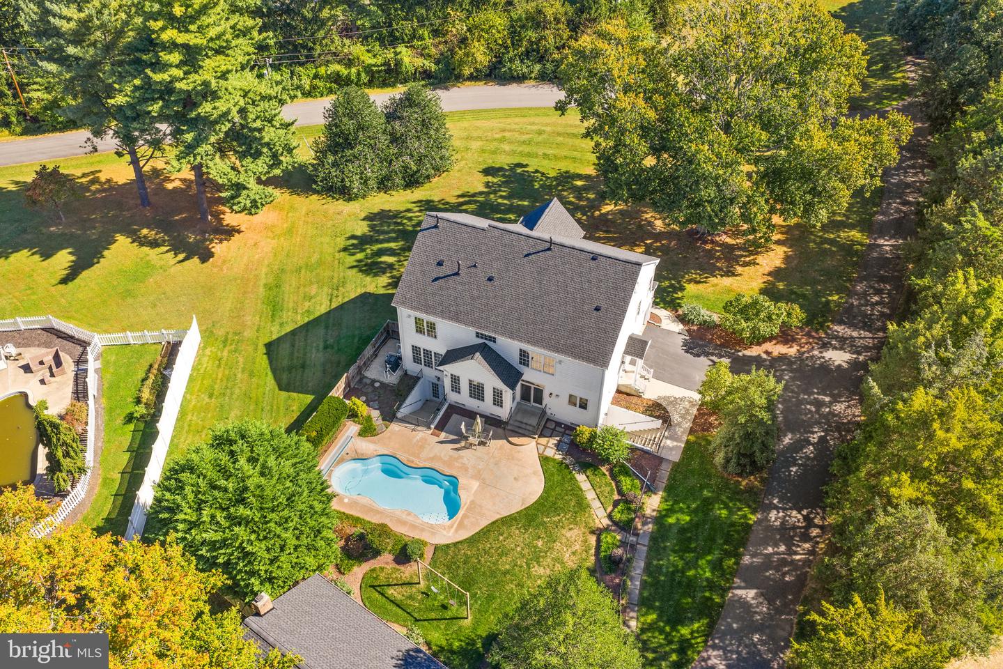10 CROUCH ST, STERLING, Virginia 20165, 5 Bedrooms Bedrooms, ,4 BathroomsBathrooms,Residential,For sale,10 CROUCH ST,VALO2108384 MLS # VALO2108384